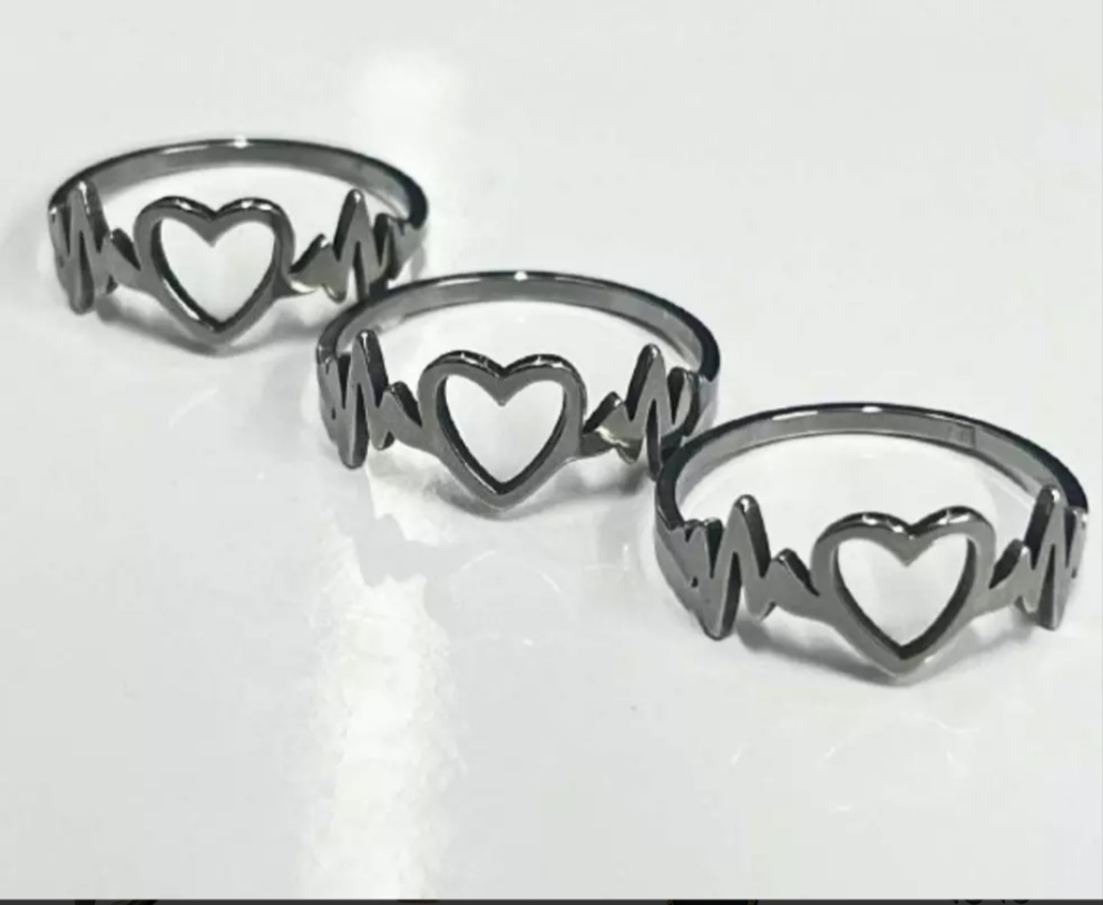 SILVER STAINLESS STEEL HEART AND BEAT RING – Set of 36