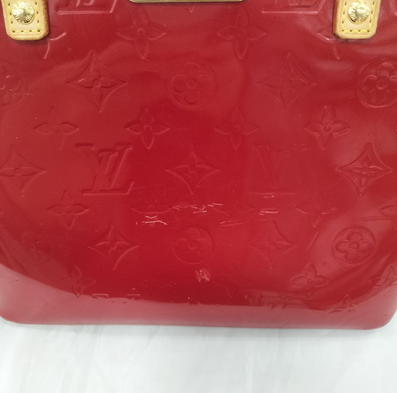 LOUIS VUITTON  BELLEVUE PATENT LEATHER HANDBAG
Louis Vuitton