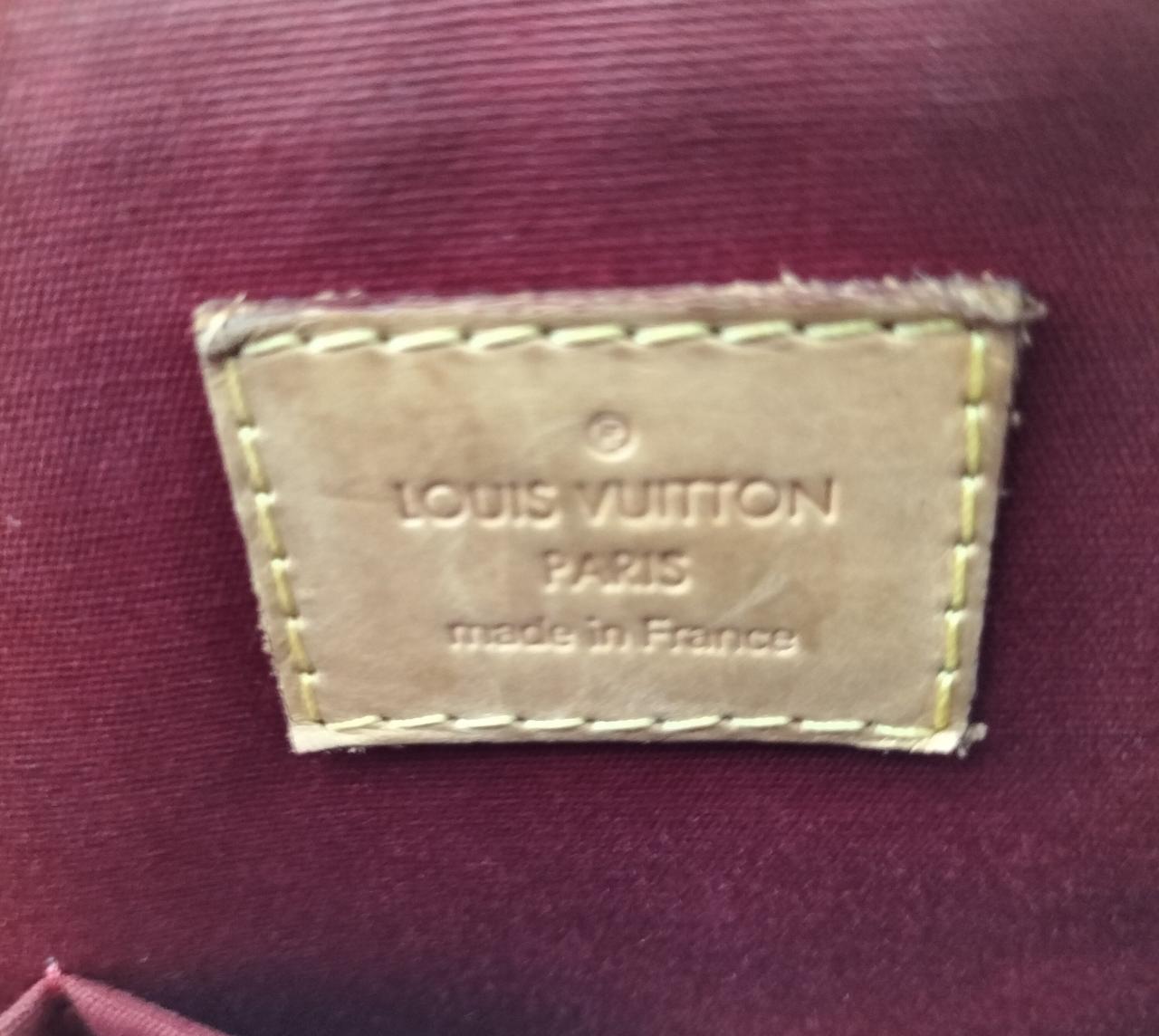 LOUIS VUITTON  BELLEVUE PATENT LEATHER HANDBAG
Louis Vuitton